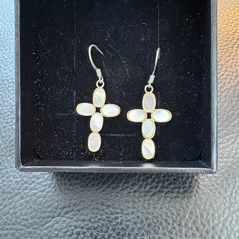 Elegant 925 Sterling Silver Mother Pearl Cross Earrings - Picture 2 of 7
